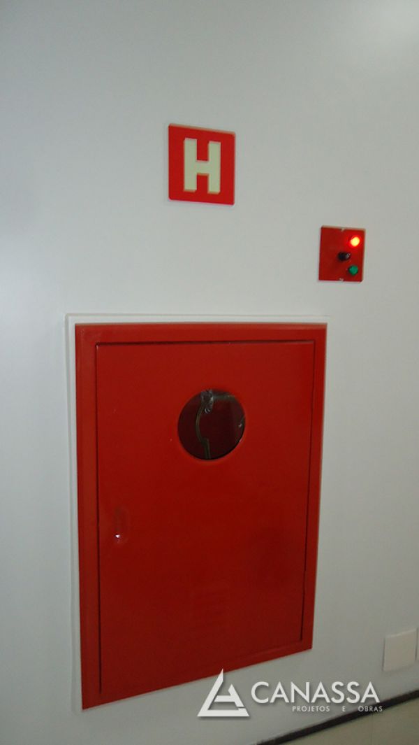 823